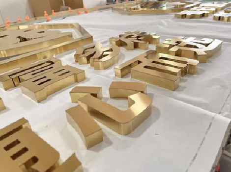 德化拉丝不锈钢字的特点。